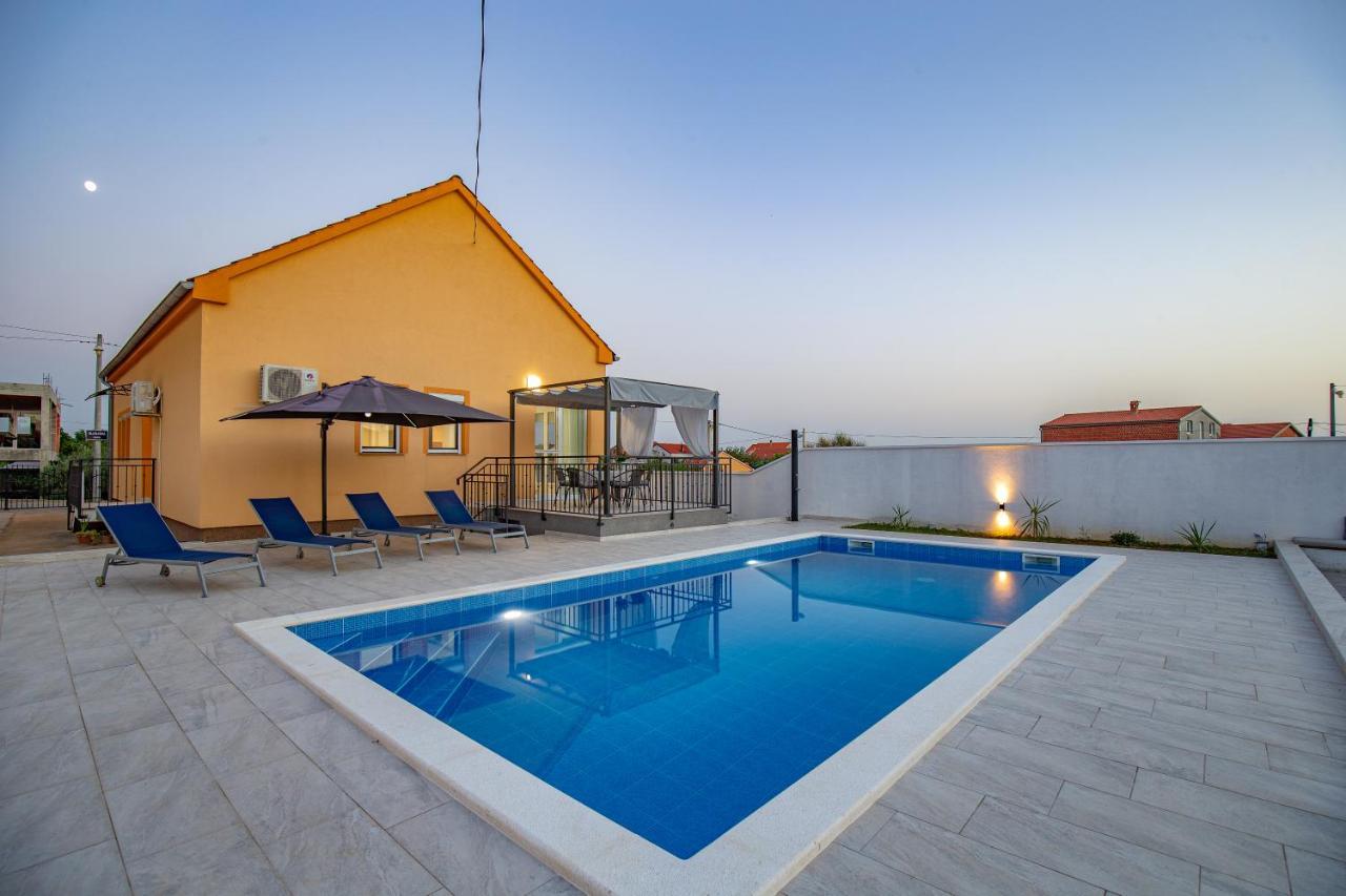 Villa Family And Friends Private Heated Pool With Jacuzzi Zadar Exterior photo